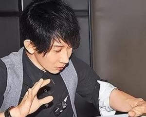 刘谦为什么给日本人跪着磕头