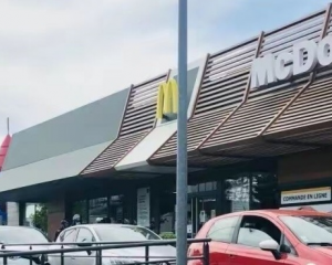 去麦当劳堵车吗